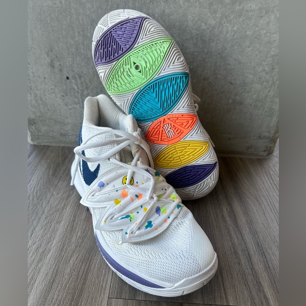 Kyrie 5 Have a Nike Day Shoes - Sz 7